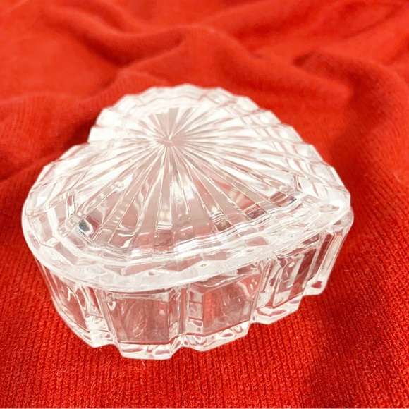 Unbranded Clear Cut Heart Shaped Glass Trinket Box with Lid Starburst Valentines - Picture 7 of 12